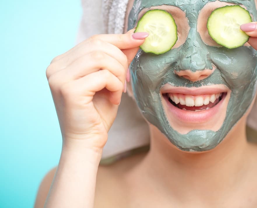 Green clay mask with cucumber slices